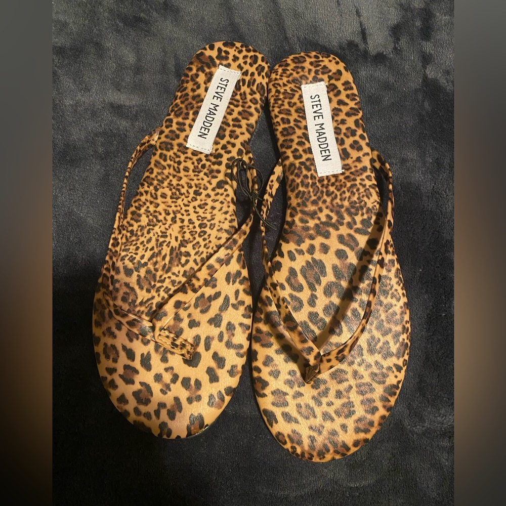 Steve Madden flip flops